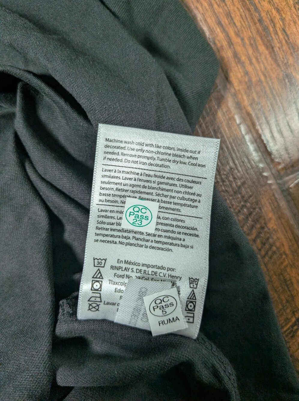 Champion Authentic Iowa Hawkeyes Medium Black T-Shirt Cotton NWOT - Picture 6 of 6